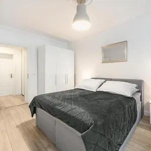 The Lachmann Vh, 2br One Living Up To 7 People Berlijn